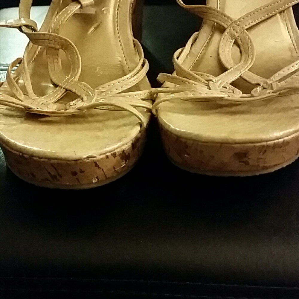 Seychelles Women's Tan Snakeskin Wedge Sandals – Size 8.5 (Pre-Owned) - Picture 5 of 5